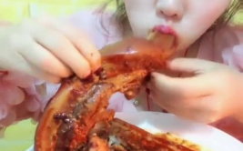 意大利小姐姐吃五花肉吗,意大利小姐姐的五花肉美食之旅