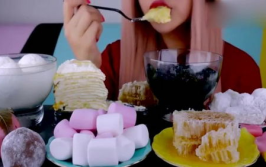小姐姐吃甜品大杂烩视频,小姐姐大杂烩视频中的美味探索