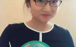 吃西瓜清纯小姐姐抖音,甜蜜瞬间引网友热议！”