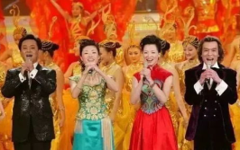 春晚主持的小姐姐是谁,春晚主持小姐姐风采展现